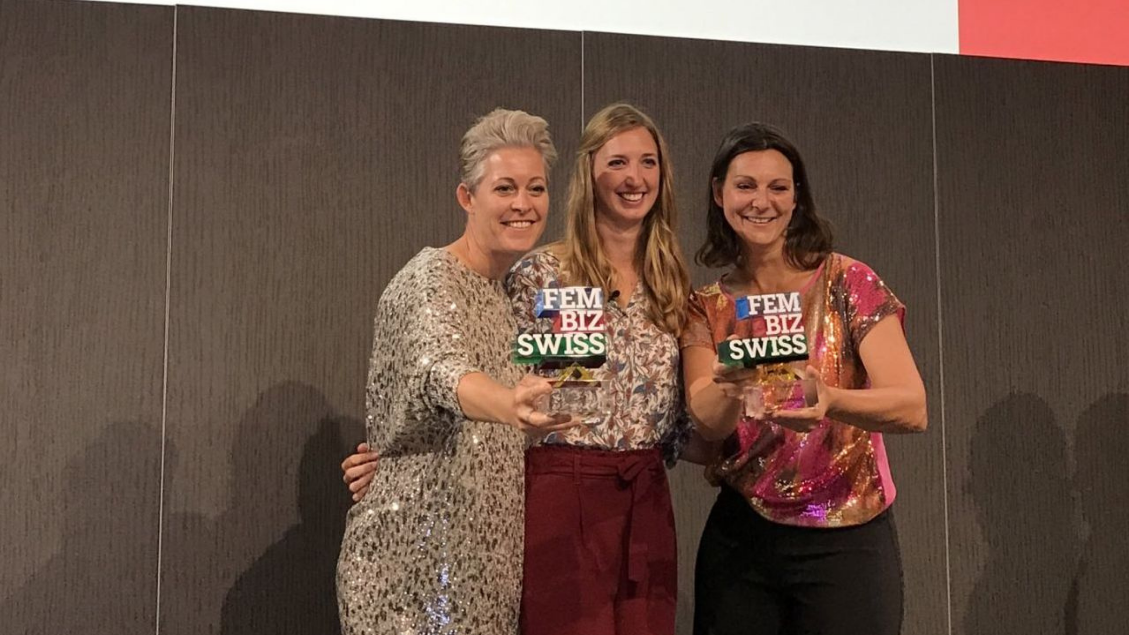 Nadia Fischer & Valérie Vuillerat, holding the FemBizSwiss Award